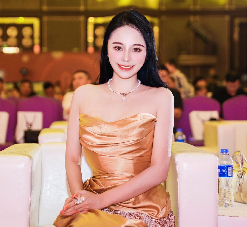 1號主持人：曾秀文